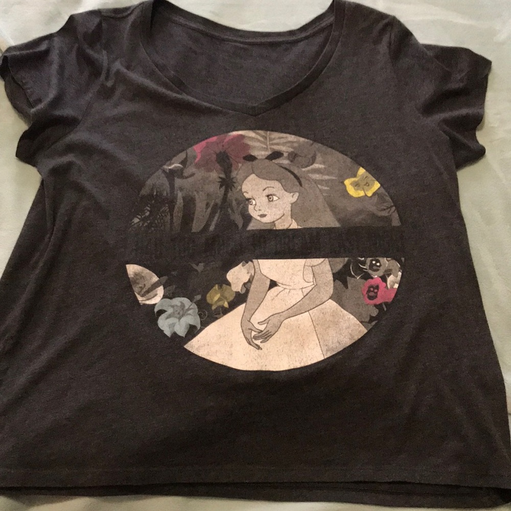 Torrid Size 2 Alice in Wonderland T-Shirt